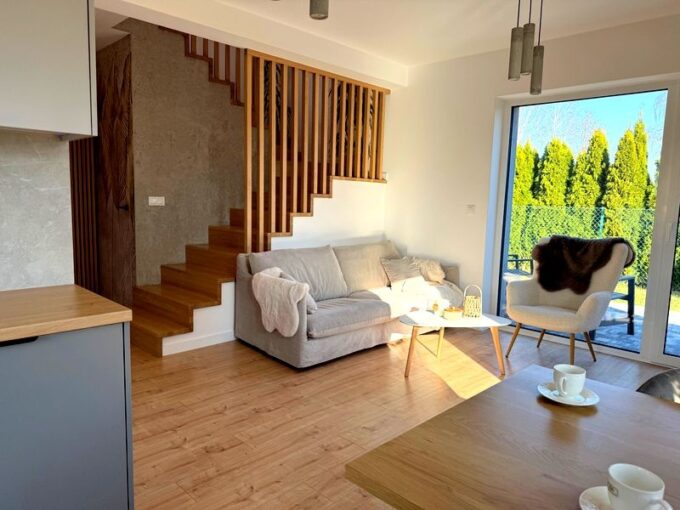 Nowy wykończony dom, Łąka – 10 km od centrum