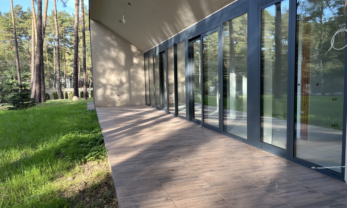 255677_3