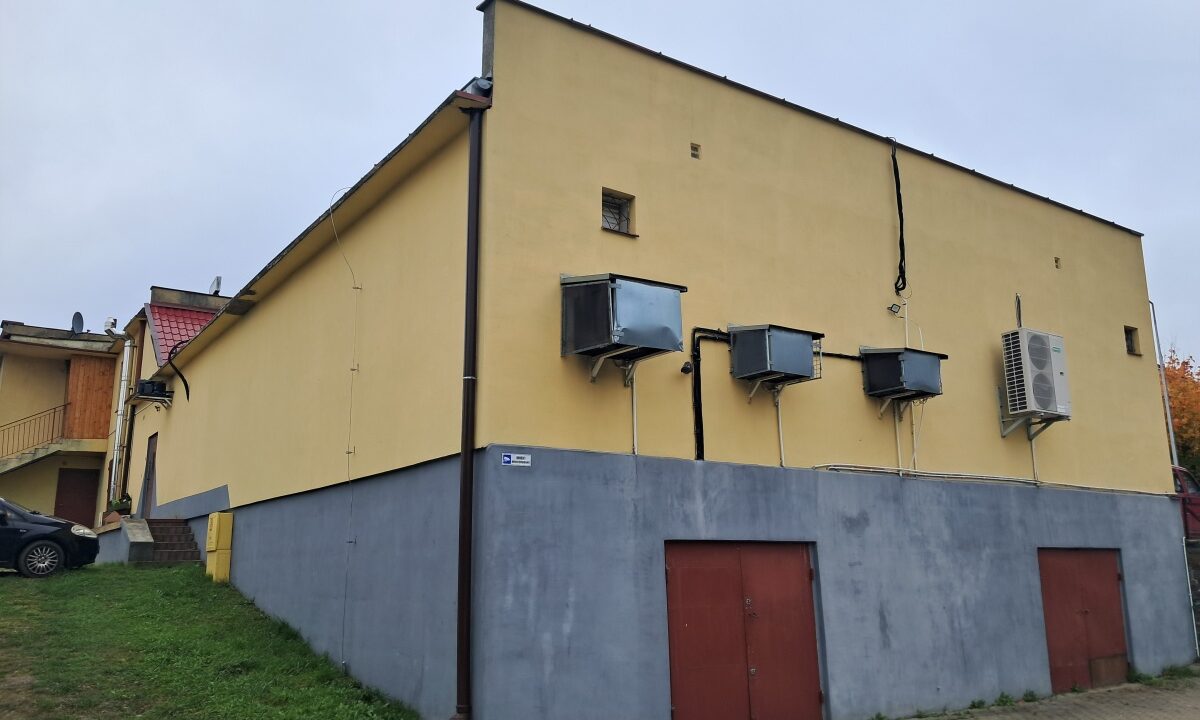 256645_3