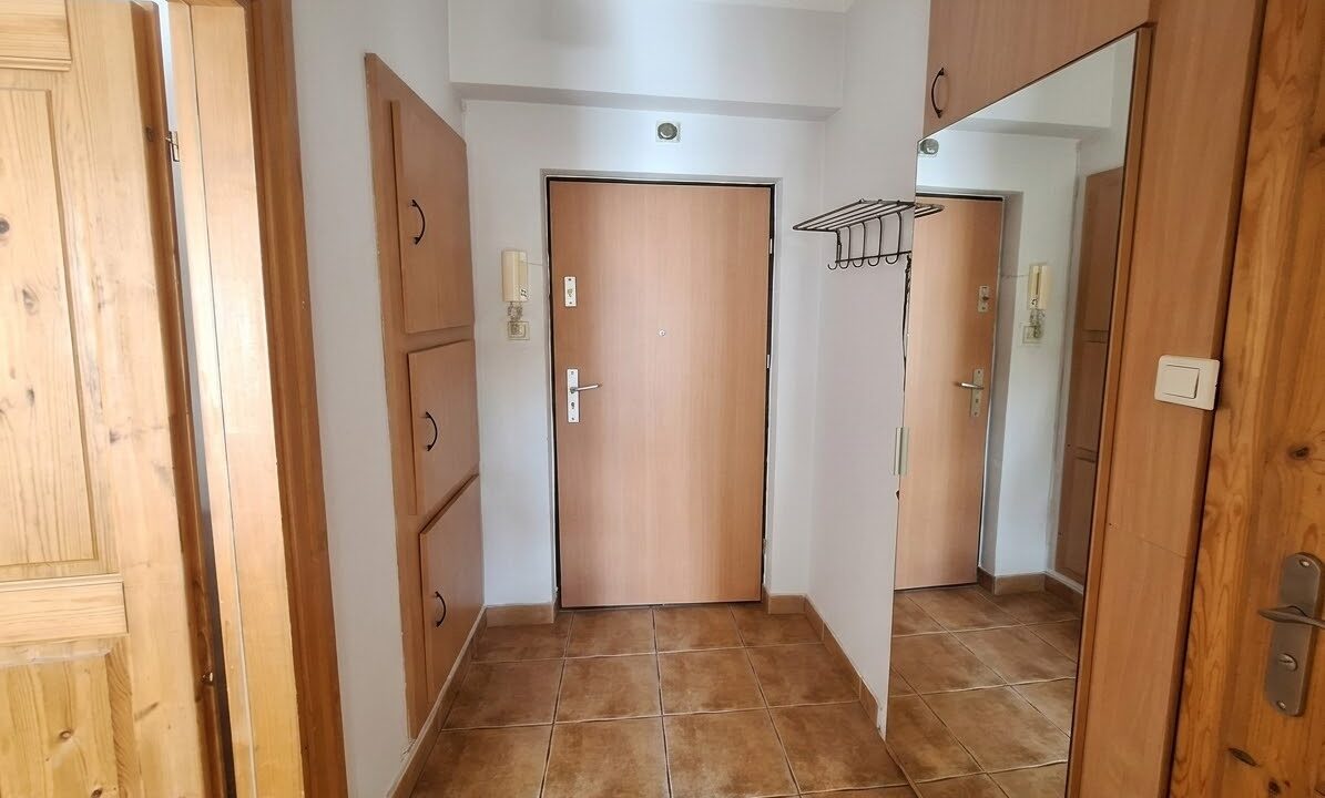 257049_3